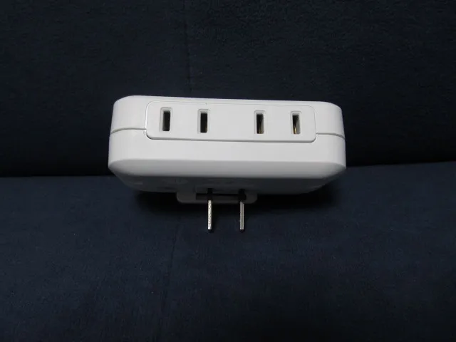 小型電源タップ（下面から）