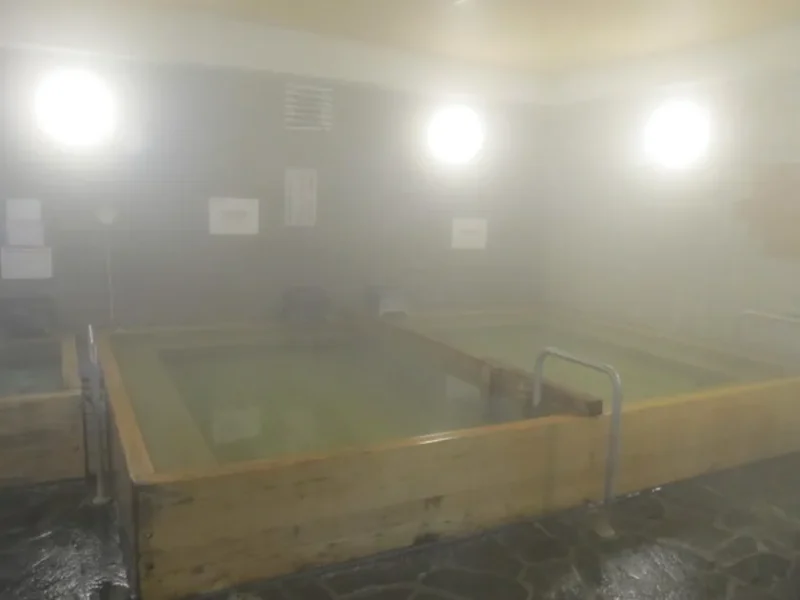 源泉掛け流しの浴槽